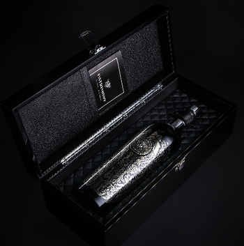 2017 PATRIMONY BLACK LABEL MAGNUM WITH COMMEMORATIVE PACKAGING